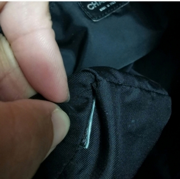 CHANEL NYLON Camellia vintage tote - Picture 6 of 12